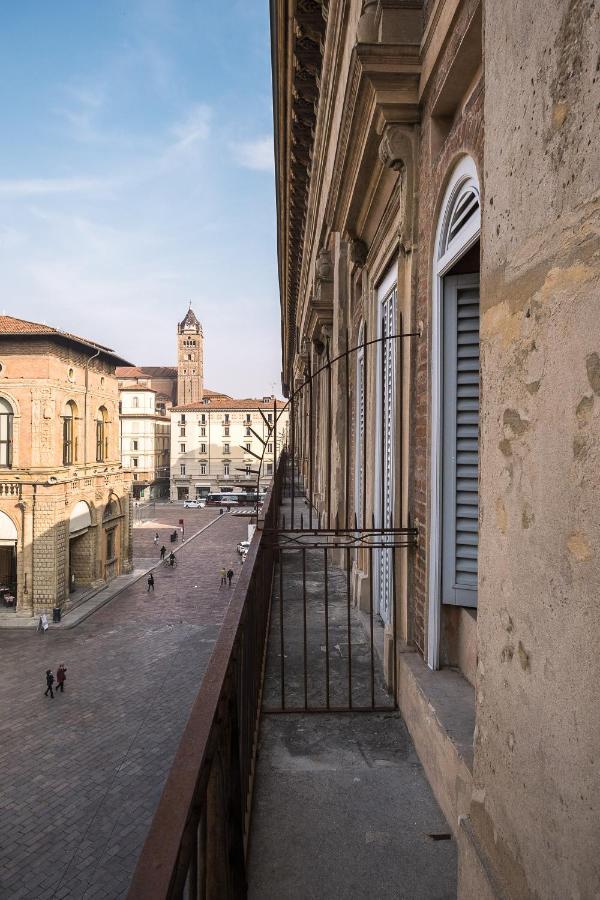 Urbanicooh Asinelli - Balcony On Piazza Maggiore Bologna Bagian luar foto
