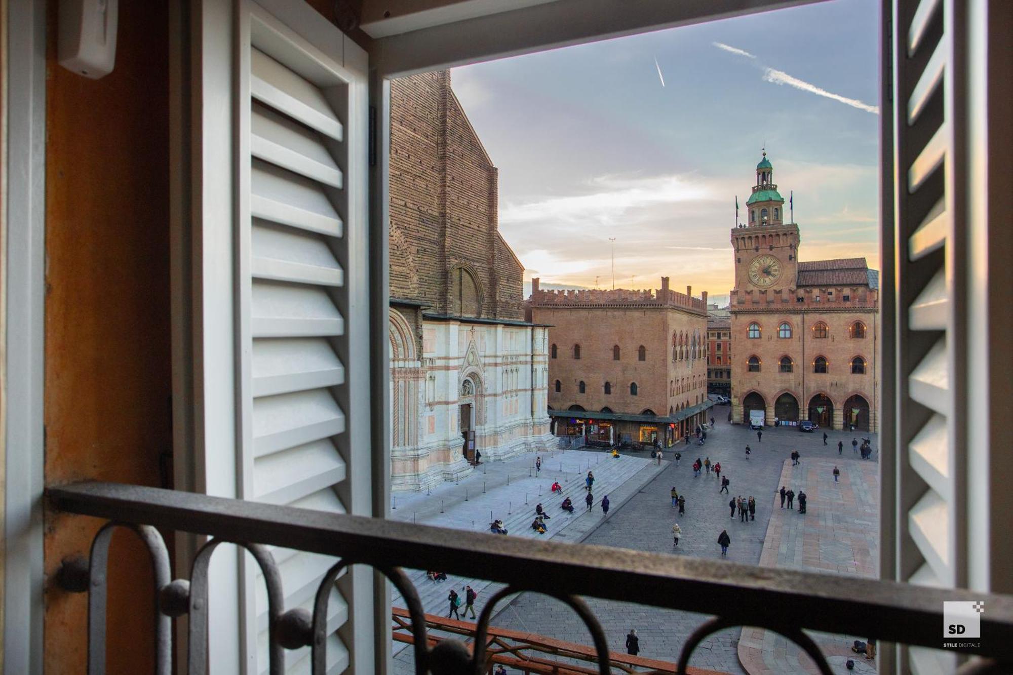 Urbanicooh Asinelli - Balcony On Piazza Maggiore Bologna Bagian luar foto